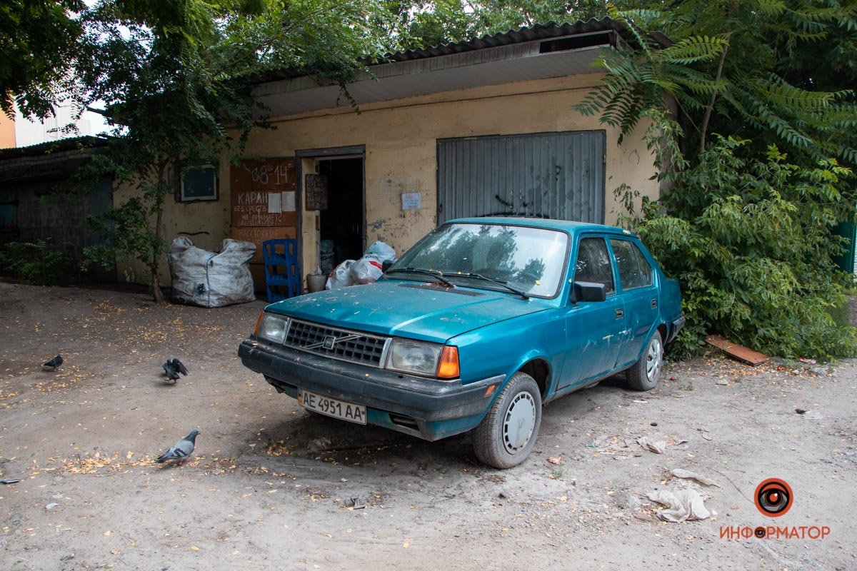 Лисят держали на пункте приема стеклотары