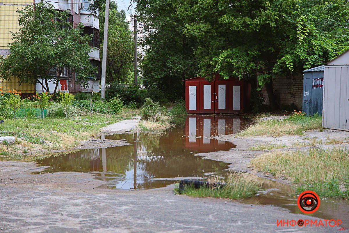 Вода с грунтом вылетала под давлением Вода с грунтом вылетала под давлением