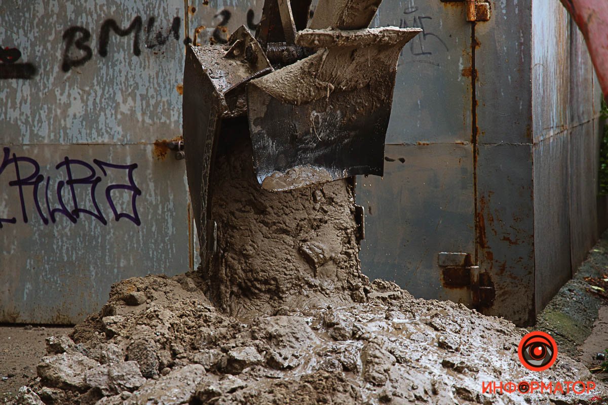 Фонтан из грязи Фонтан из грязи