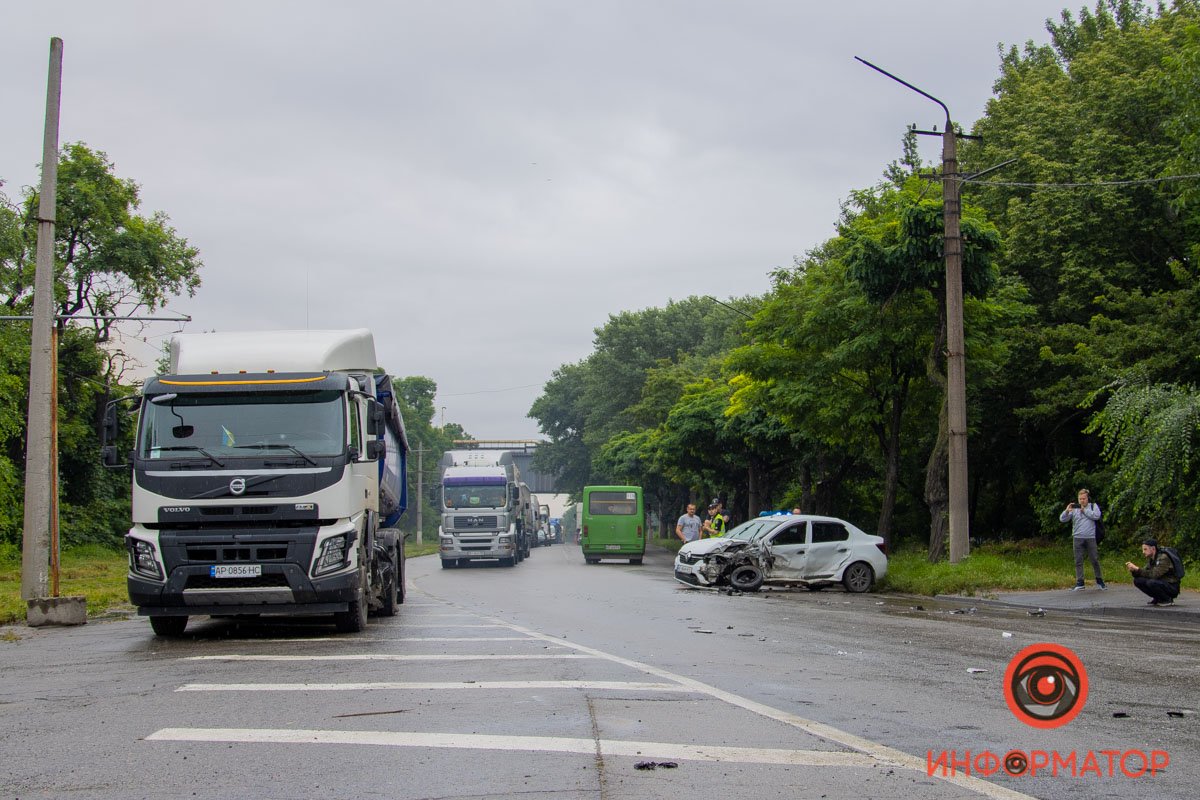 Тройная авария с грузовиком возле "Коксохима" в Днепре: образовалась большая пробка 1