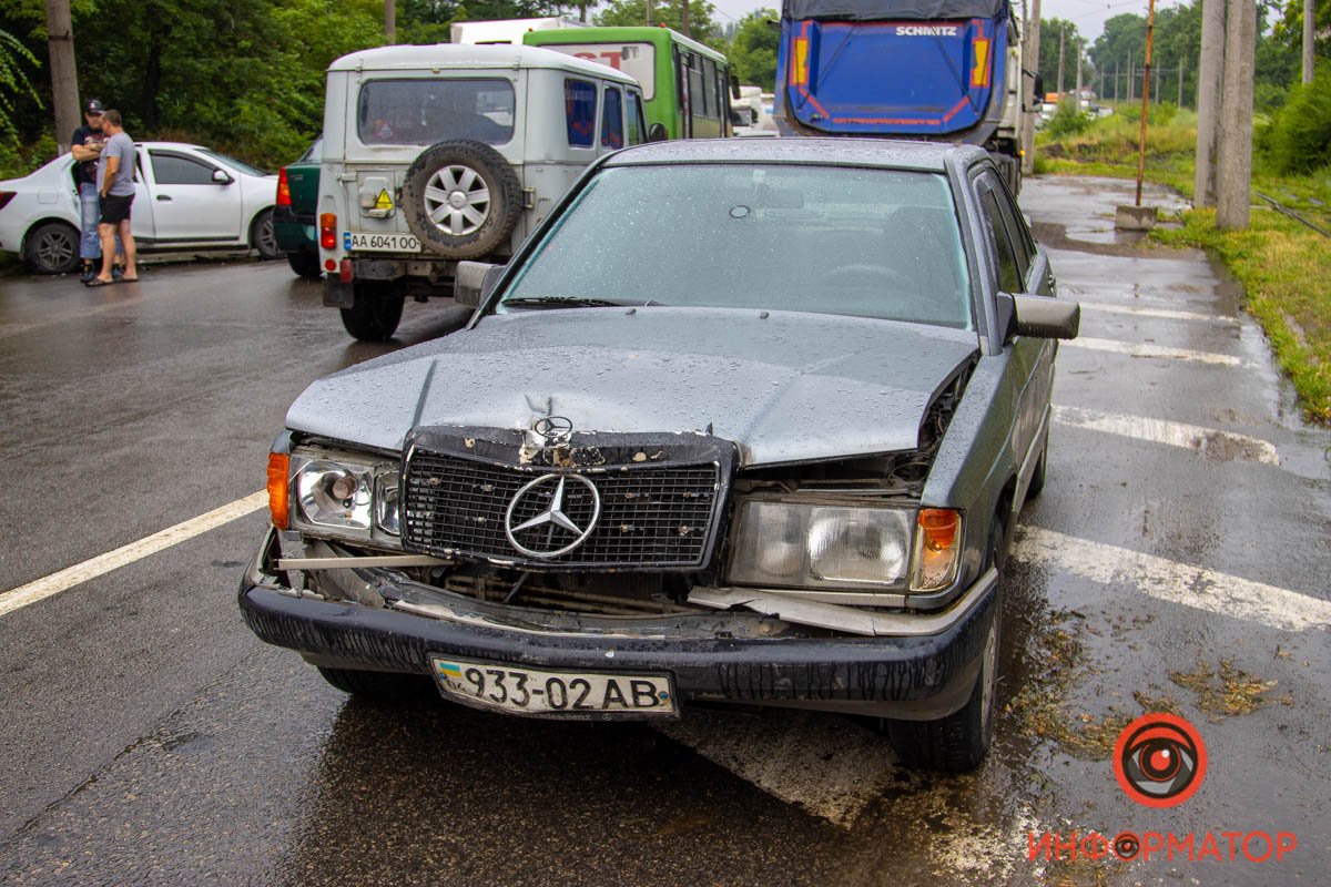 Тройная авария с грузовиком возле "Коксохима" в Днепре: образовалась большая пробка 3