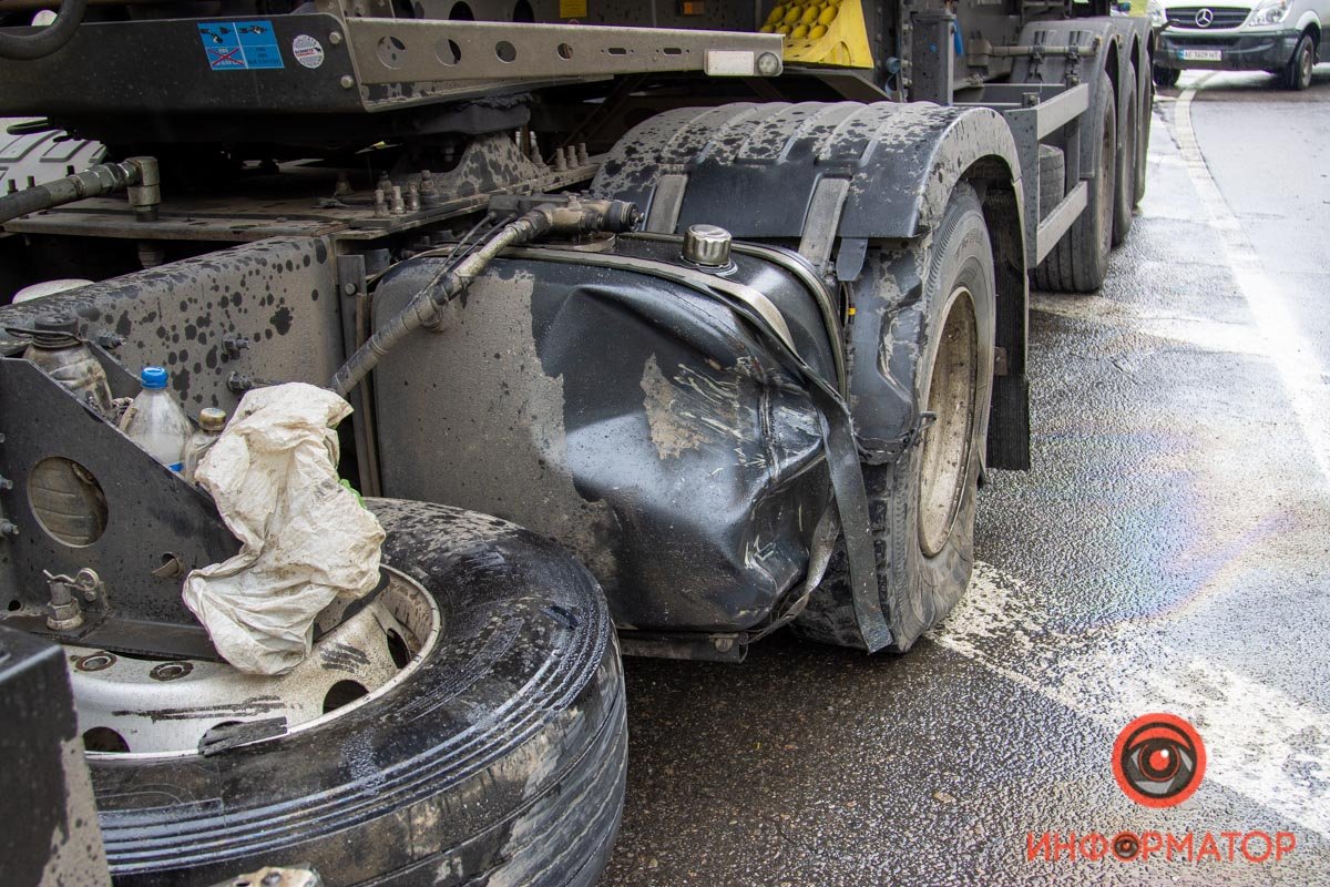 Тройная авария с грузовиком возле "Коксохима" в Днепре: образовалась большая пробка 4