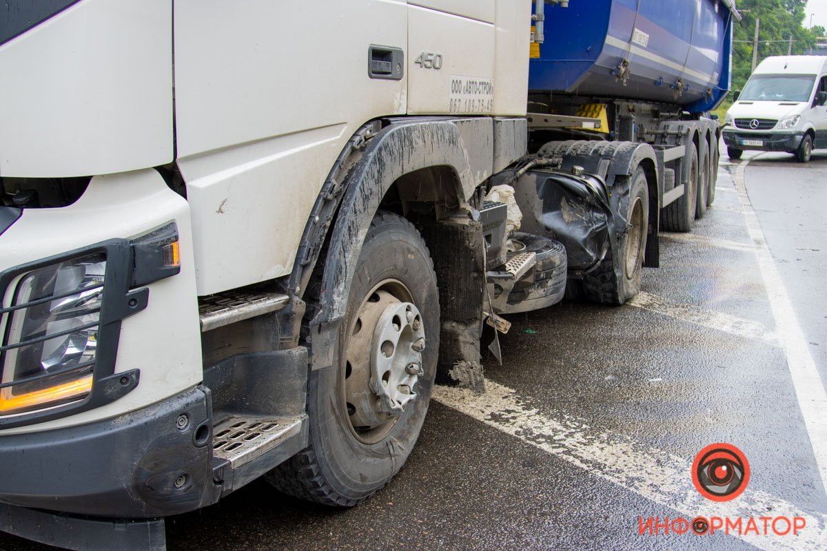 Тройная авария с грузовиком возле "Коксохима" в Днепре: образовалась большая пробка 5