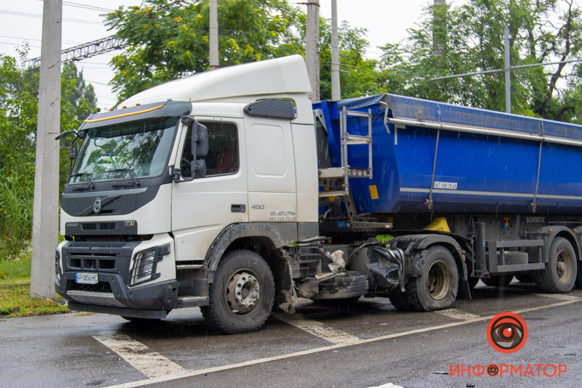 Тройная авария с грузовиком возле "Коксохима" в Днепре: образовалась большая пробка 6