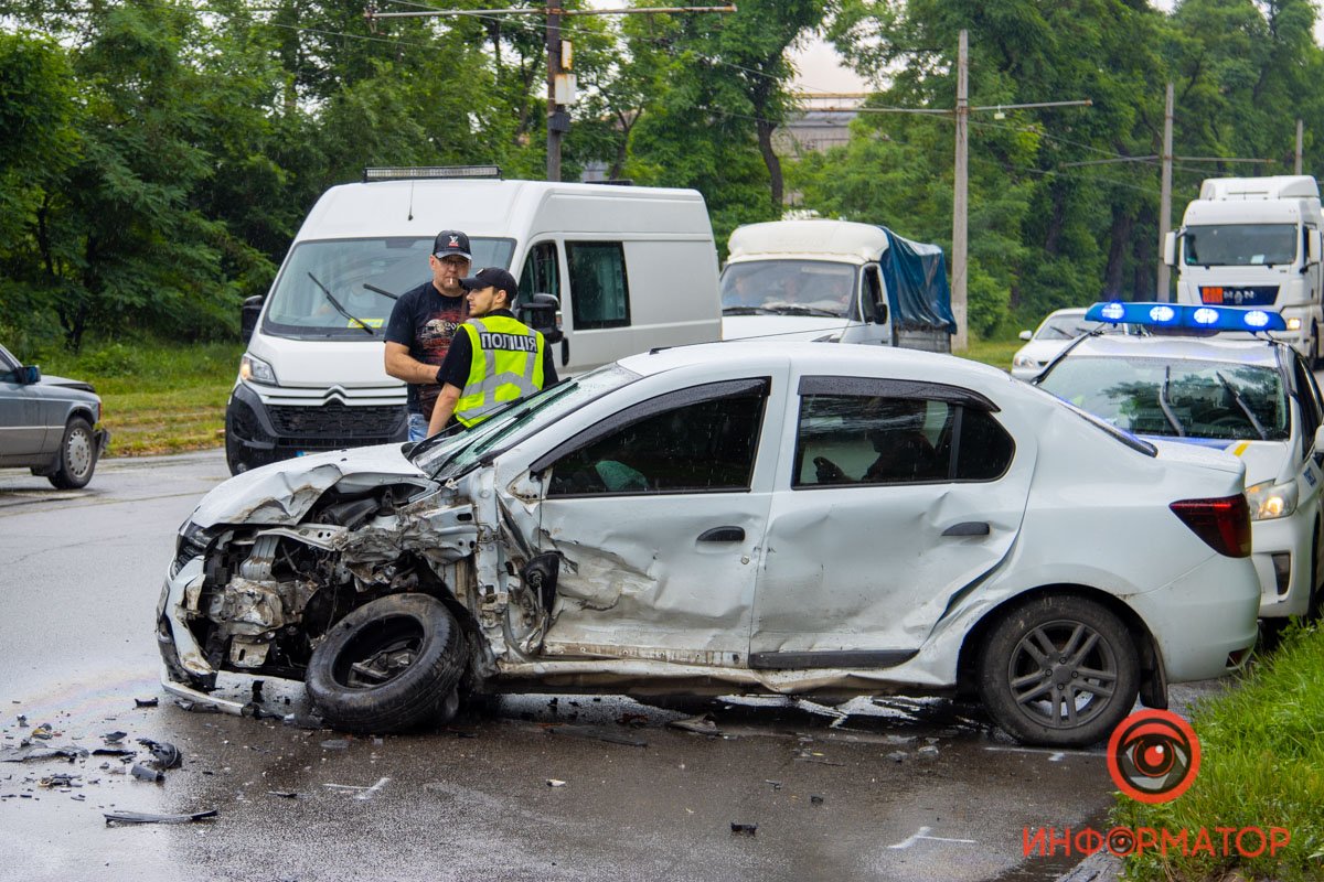 Тройная авария с грузовиком возле "Коксохима" в Днепре: образовалась большая пробка 9