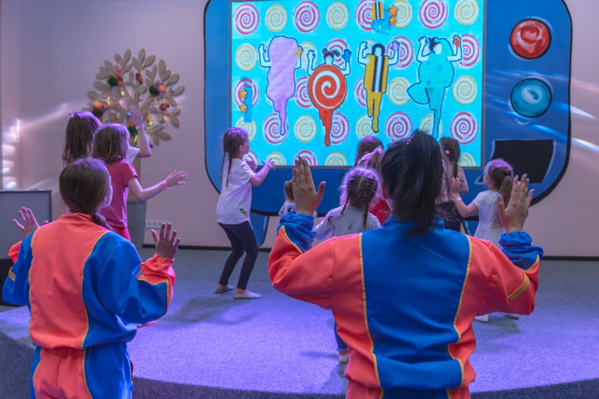 На сладкой вечеринке танцуют и детки, и конфетки