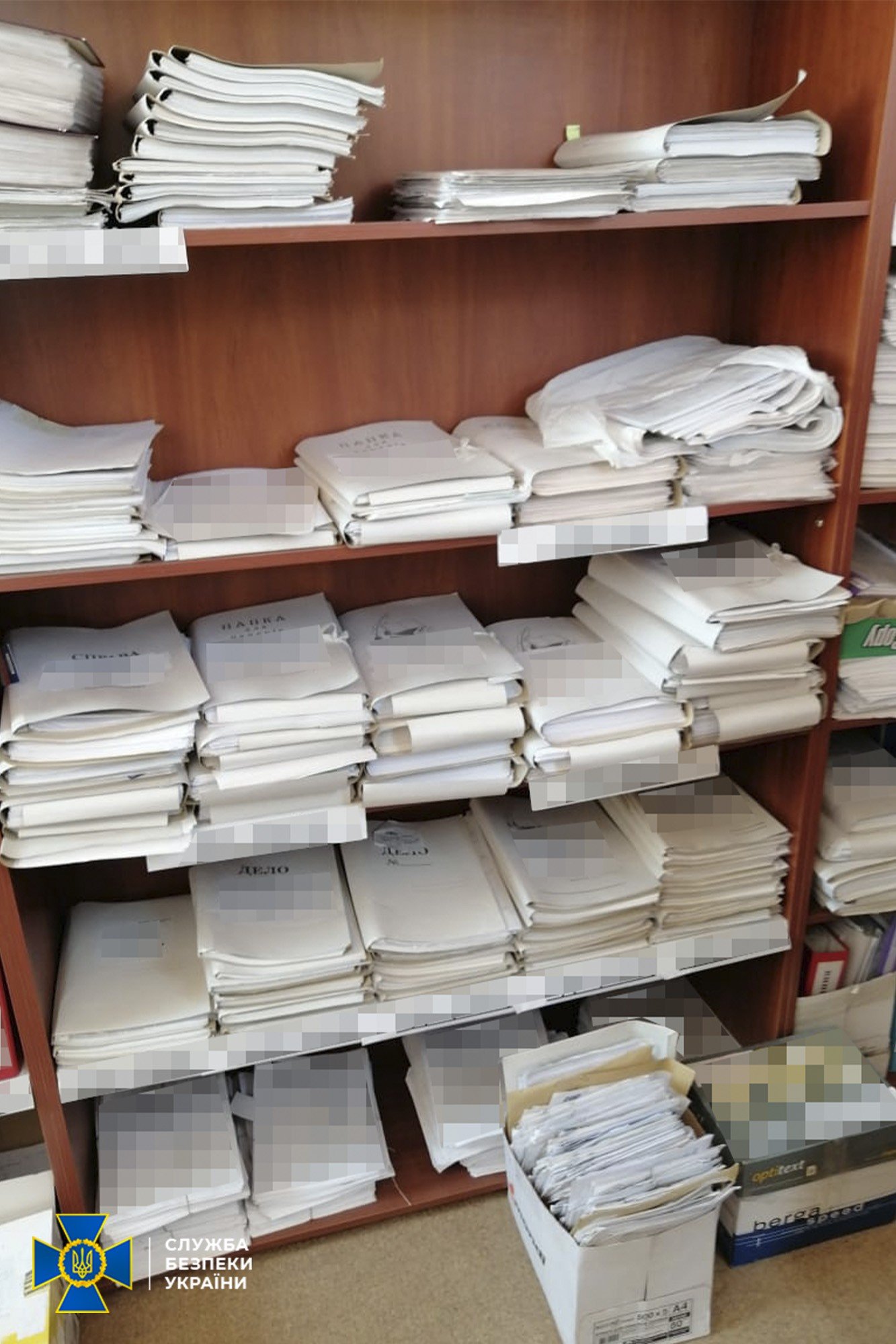 Эти товары использовали для комплектирования военного транспорта и бронетехники России