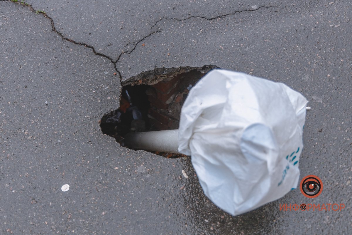 В Днепре на Старокозацкой провалился асфальт 4