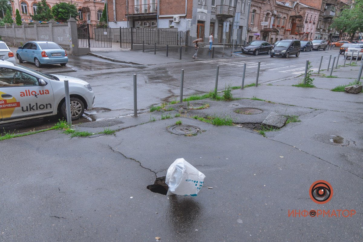 В Днепре на Старокозацкой провалился асфальт 5