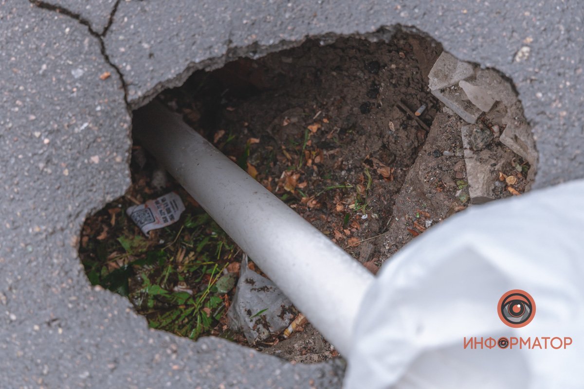 В Днепре на Старокозацкой провалился асфальт 10