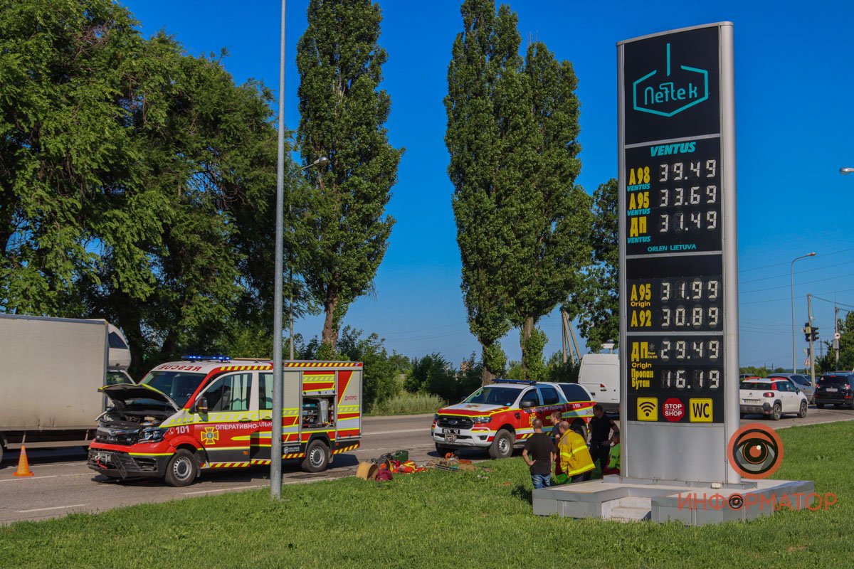 В четверг, 8 июля, на перекрестке улицы Аэропортовской с Яснополянской столкнулись ВАЗ и служебный автомобиль ГСЧС