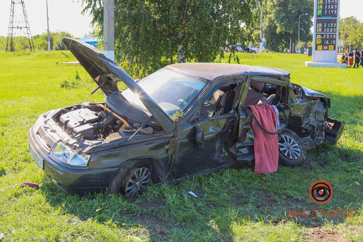 В результате удара пострадали три человека - все были в ВАЗ