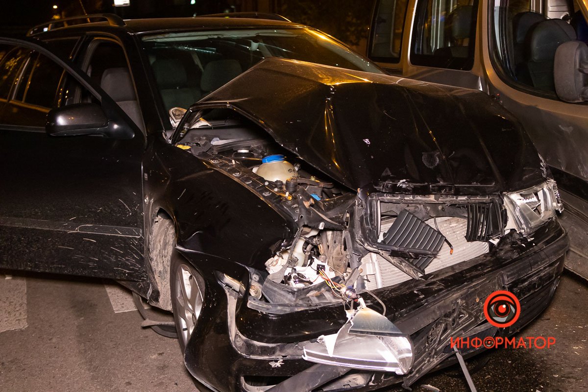 Автомобиль Skoda после столкновения