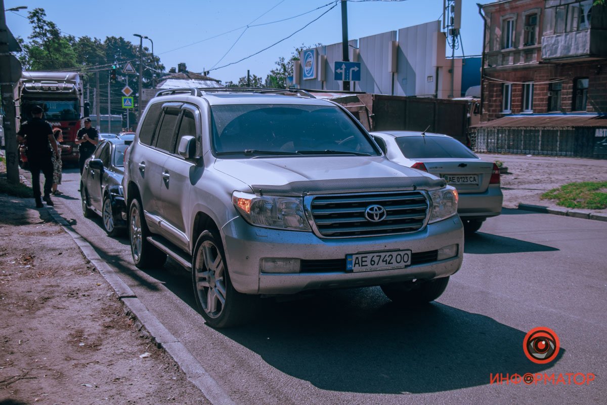 Toyota Land Cruiser сбил 7-летнего ребенка Toyota Land Cruiser сбил 7-летнего ребенка