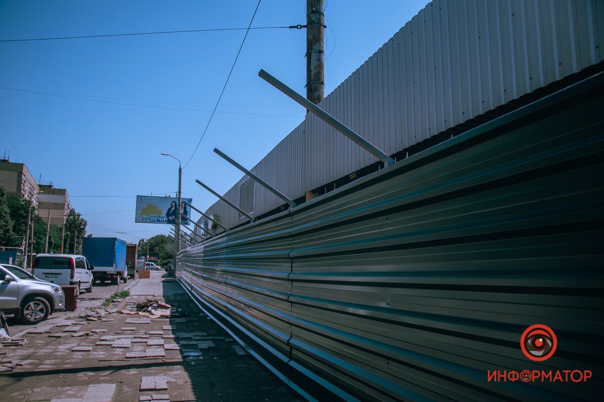 Рынок огородили