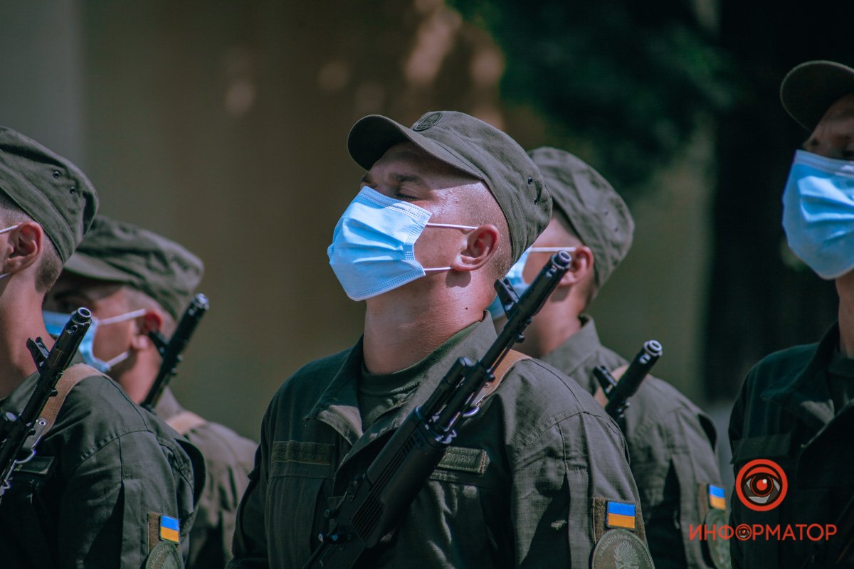 Ярко светило солнце