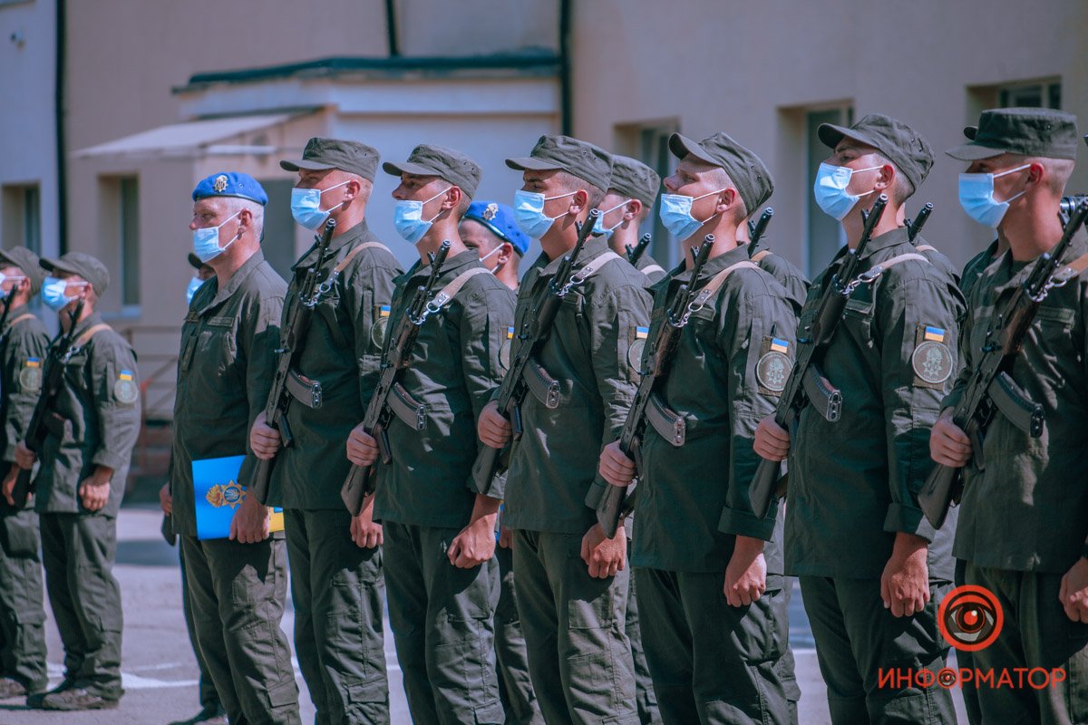 В честь праздника призывникам разрешат позвонить родственникам по телефону и пообщаться