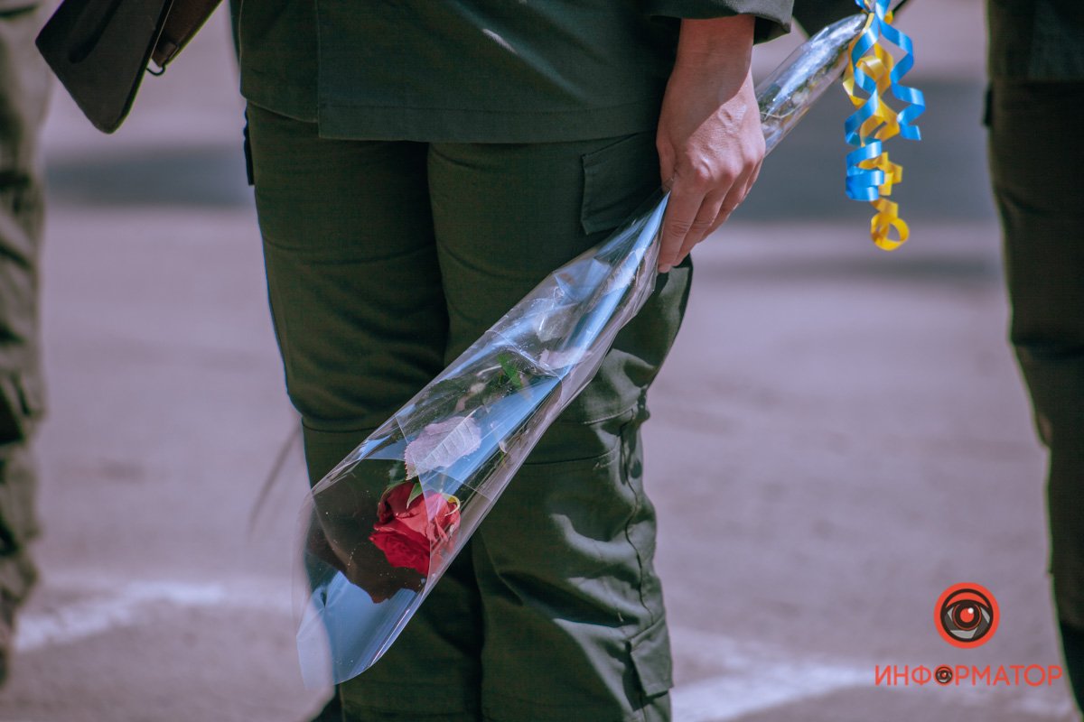 Даже на приеме присяги цветы смотрятся органично