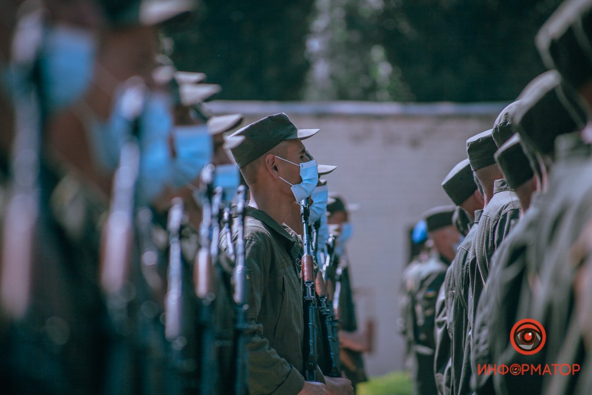 Более 100 новобранцев