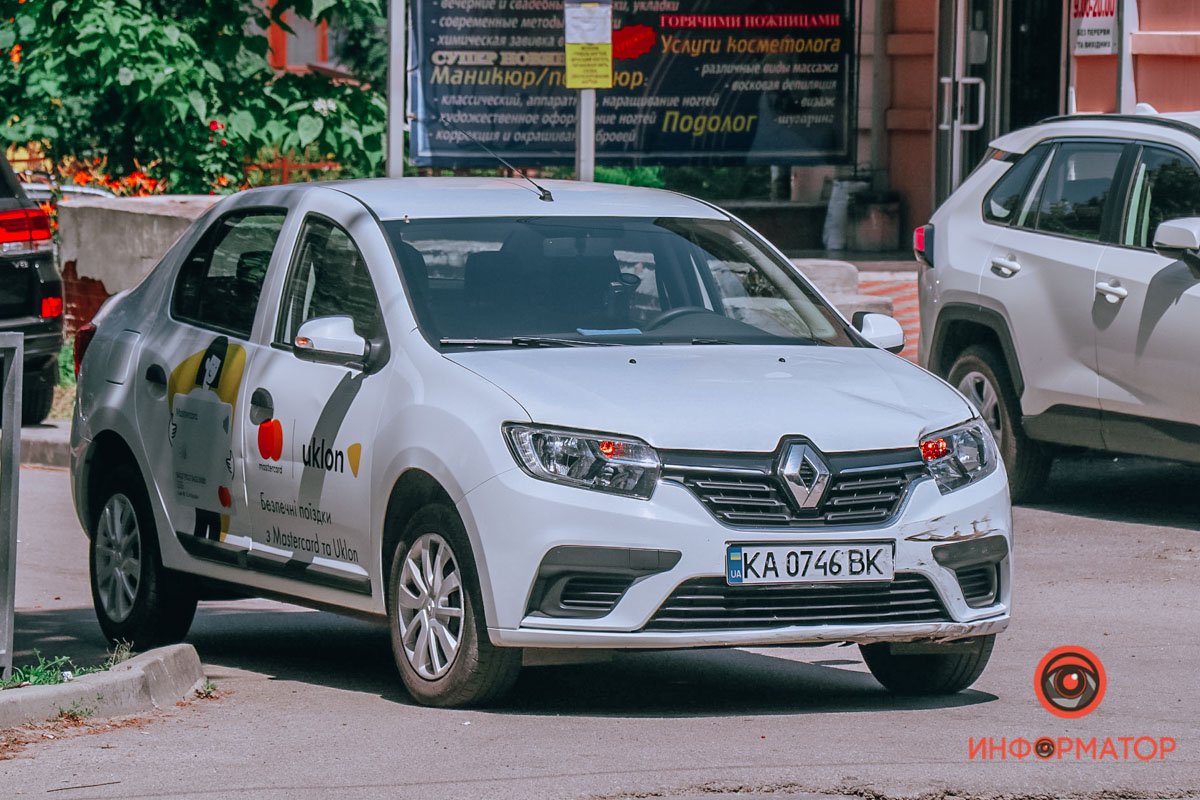 Автомобиль не пропустил мотороллер Автомобиль не пропустил мотороллер