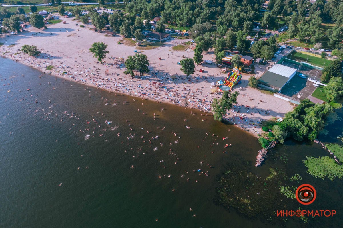 Получают речной загар Получают речной загар
