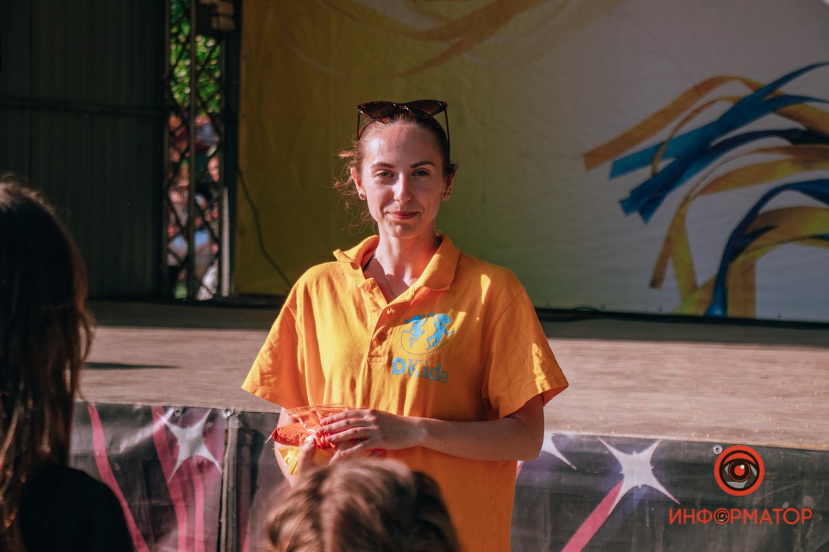 Сейчас раздадут краски холи Сейчас раздадут краски холи