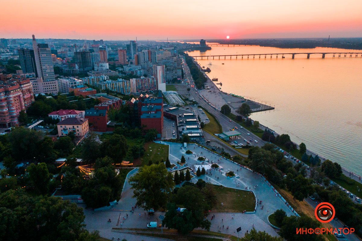 Собралось несколько сотен людей