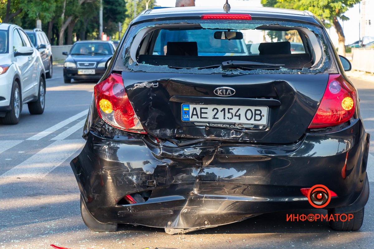 Автомобиль KIA после столкновения Автомобиль KIA после столкновения