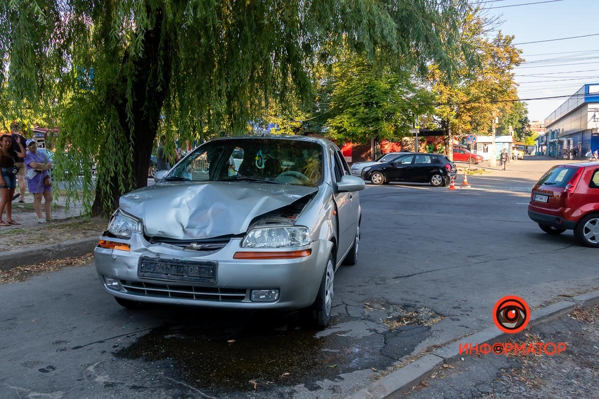 Chevrolet попытался сбежать с места ДТП Chevrolet попытался сбежать с места ДТП