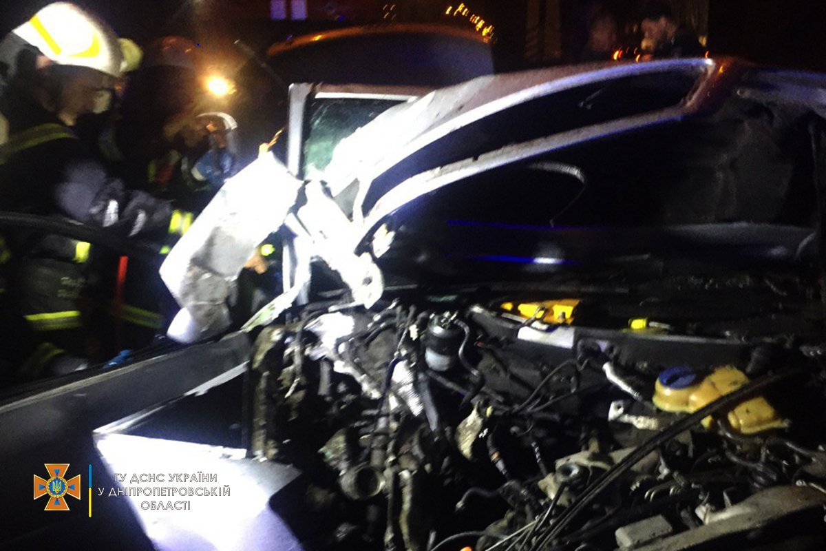 В салоне авто находились 4 человека, двоих скорые доставили в Днепр В салоне авто находились 4 человека, двоих скорые доставили в Днепр
