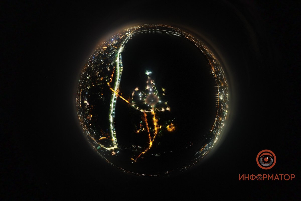 Праздничная гирлянда в будний день