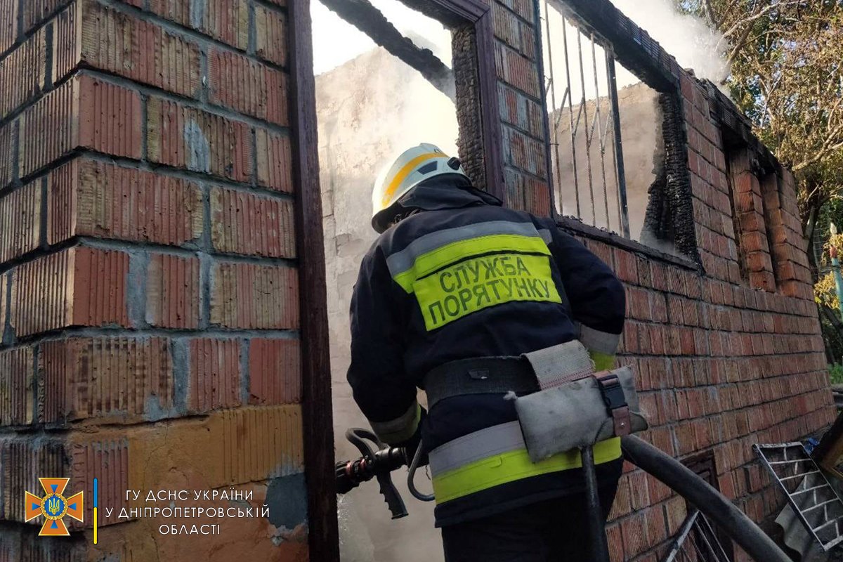 Горел одноэтажный дачный дом, погиб мужчина