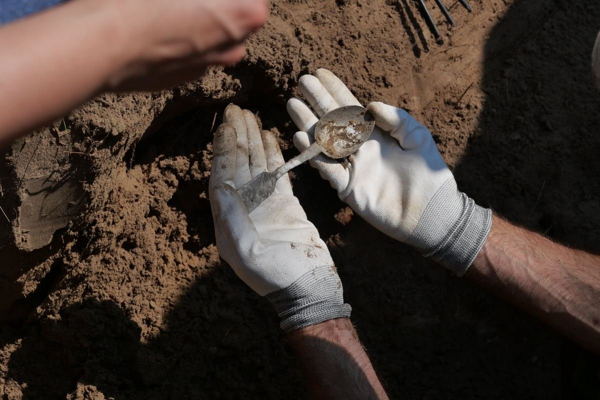 Нашли армейскую алюминиевую ложку