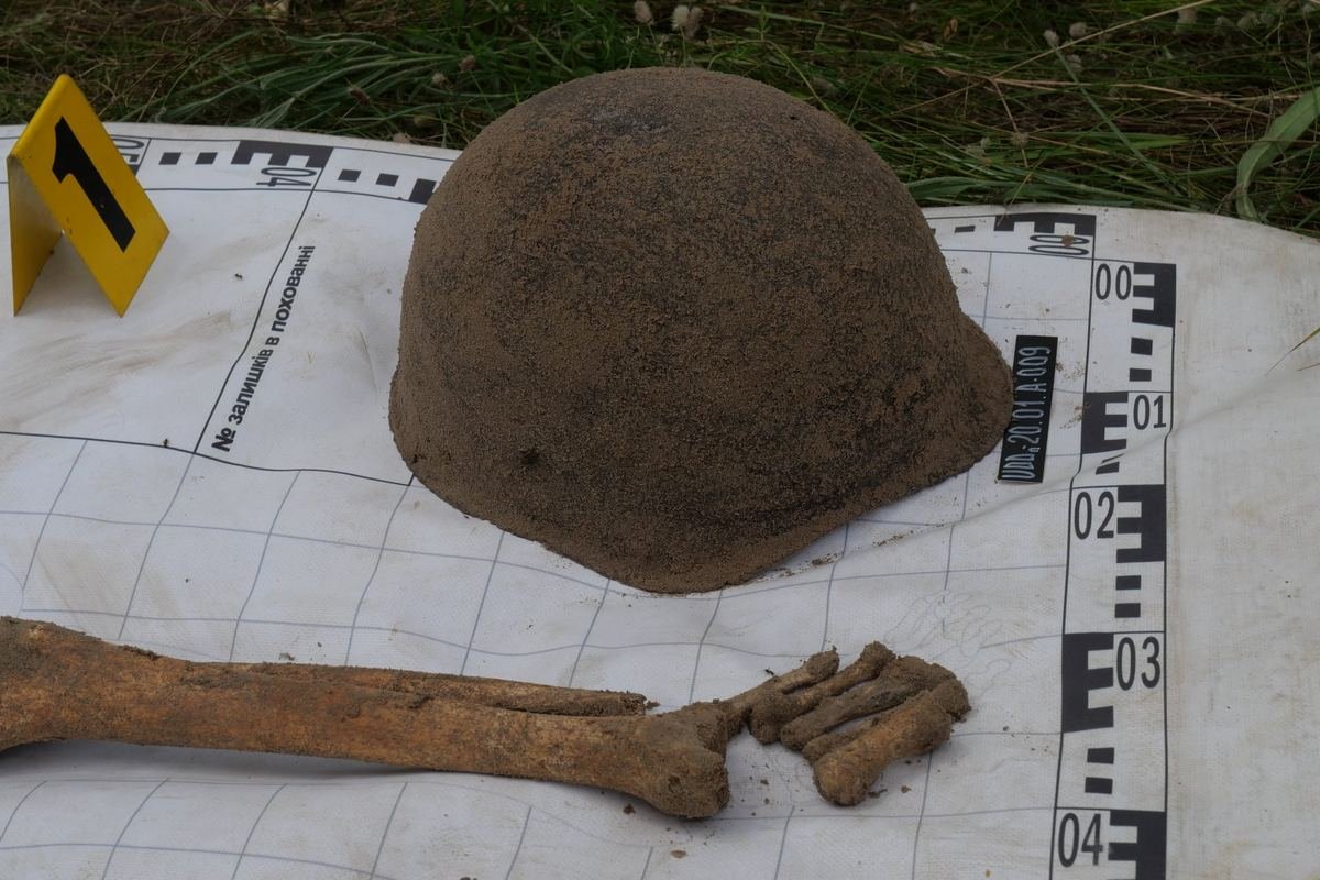 Раскопки проводит общественная организация "Поиск-Днепр"