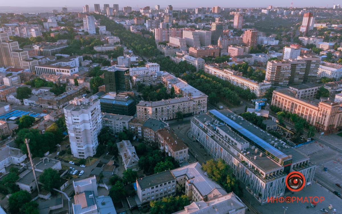 Сейчас можно заметить, что бизнес-комплекс чем-то перекликается с торговым центром Сейчас можно заметить, что бизнес-комплекс чем-то перекликается с торговым центром