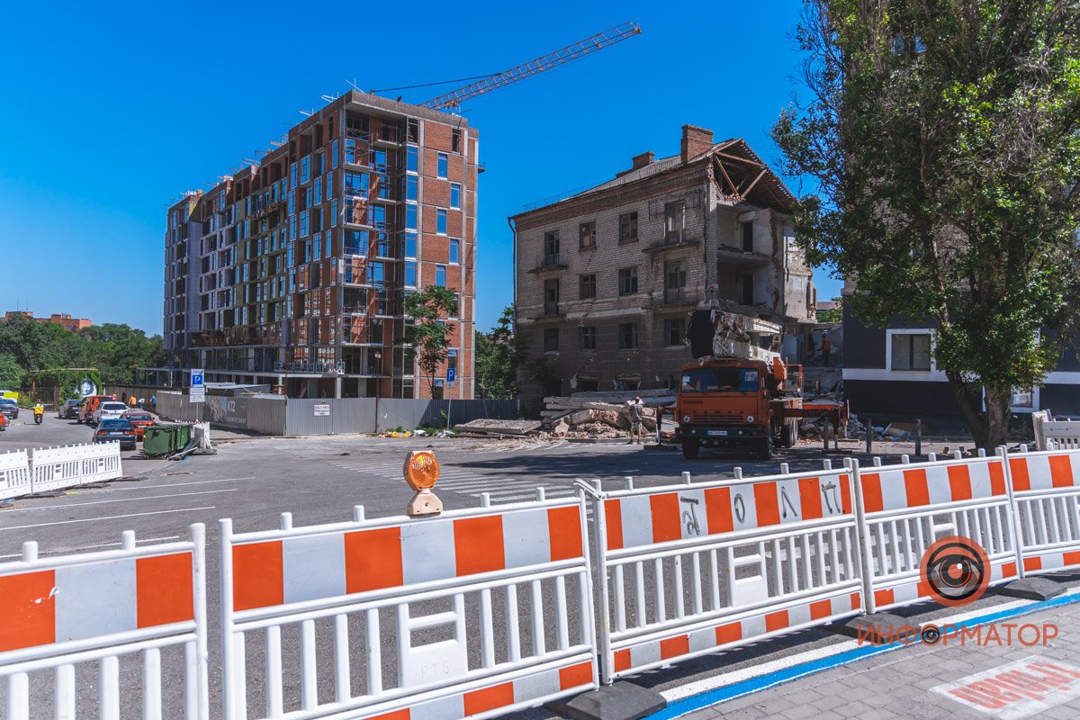 Перекрыта проезжая часть Перекрыта проезжая часть