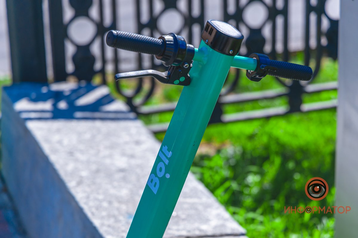 Чуть ниже Чуть ниже