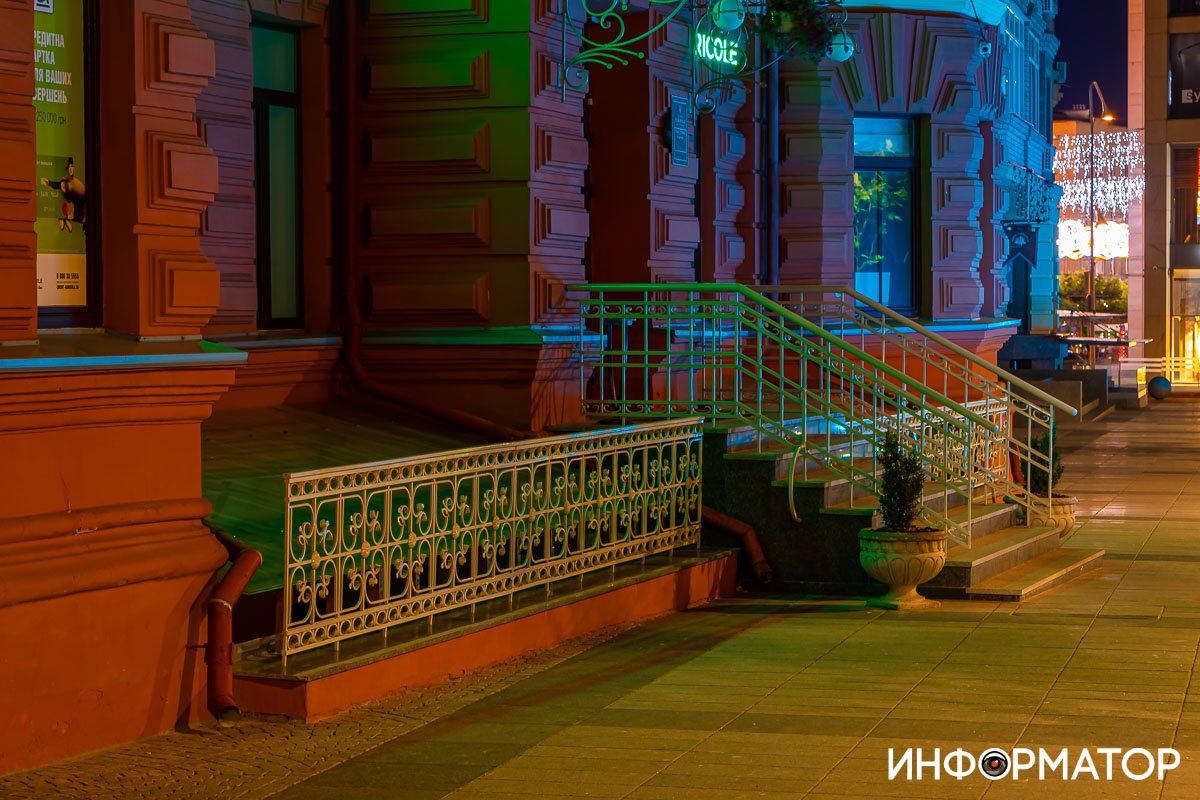 Крыльцо дома на бульваре