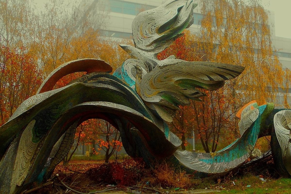 Скульптура Эрнеста Котова «Дніпровська хвиля»