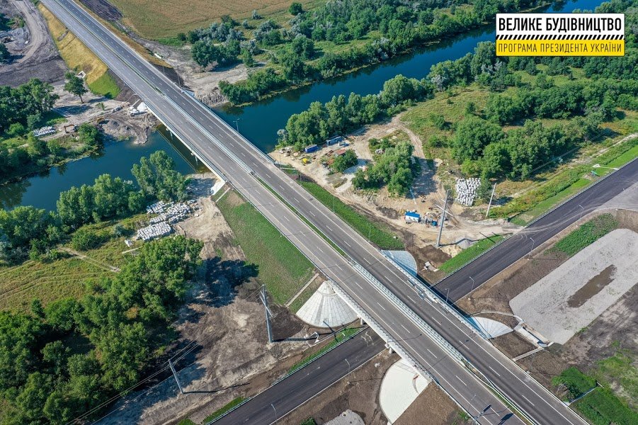 Современную дорогу строят в обход сел Петриковщины и Царичанщины Современную дорогу строят в обход сел Петриковщины и Царичанщины