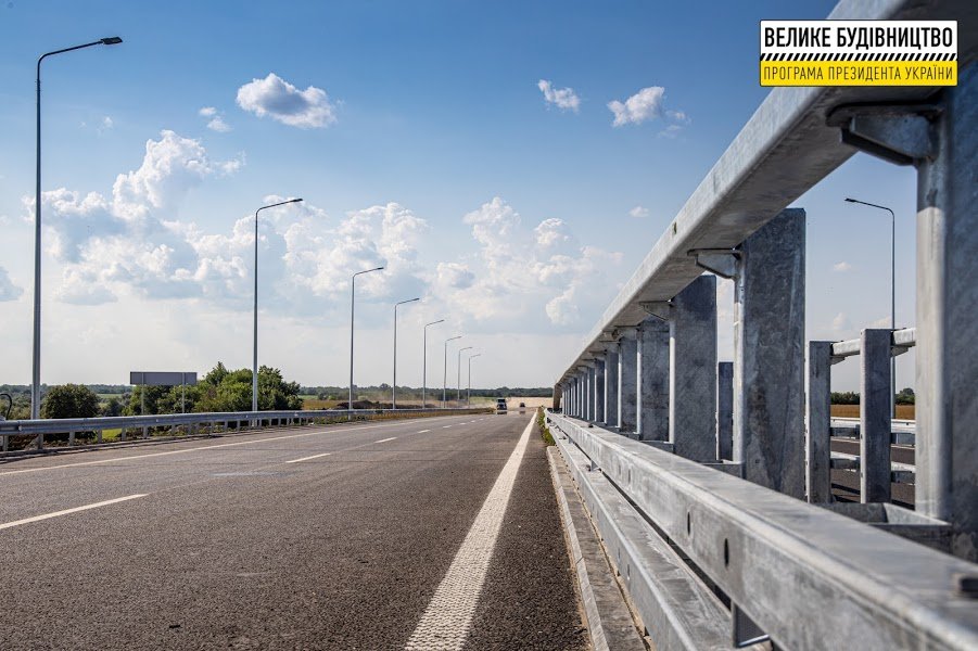 Сейчас подрядчики варят арматуру под буронабивные сваи Сейчас подрядчики варят арматуру под буронабивные сваи