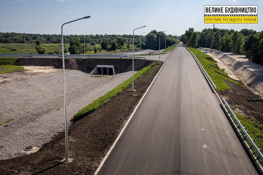 Сейчас подрядчики варят арматуру под буронабивные сваи Сейчас подрядчики варят арматуру под буронабивные сваи