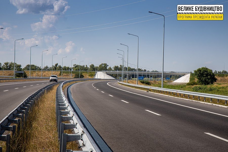 Построенной дорогой уже пользуются водители Построенной дорогой уже пользуются водители