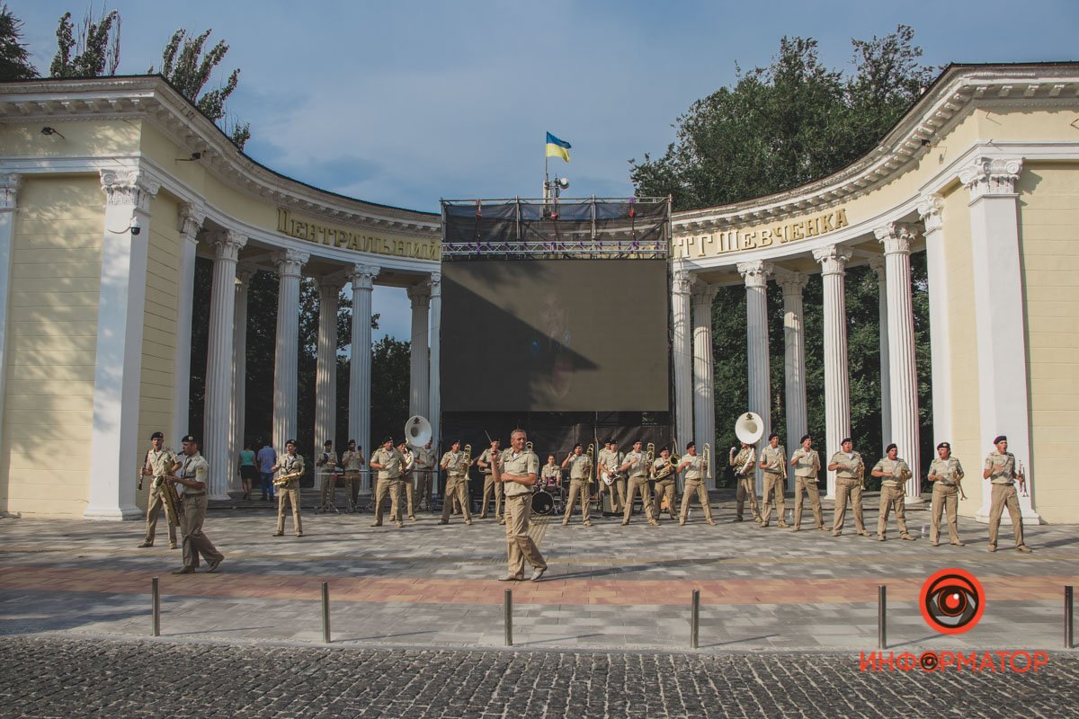 Фестиваль начался на площади Шевченко 