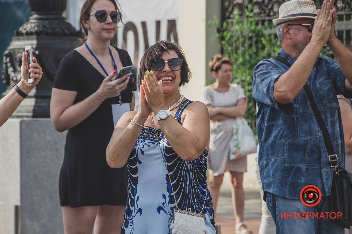 Покажи миру счастливое лицо