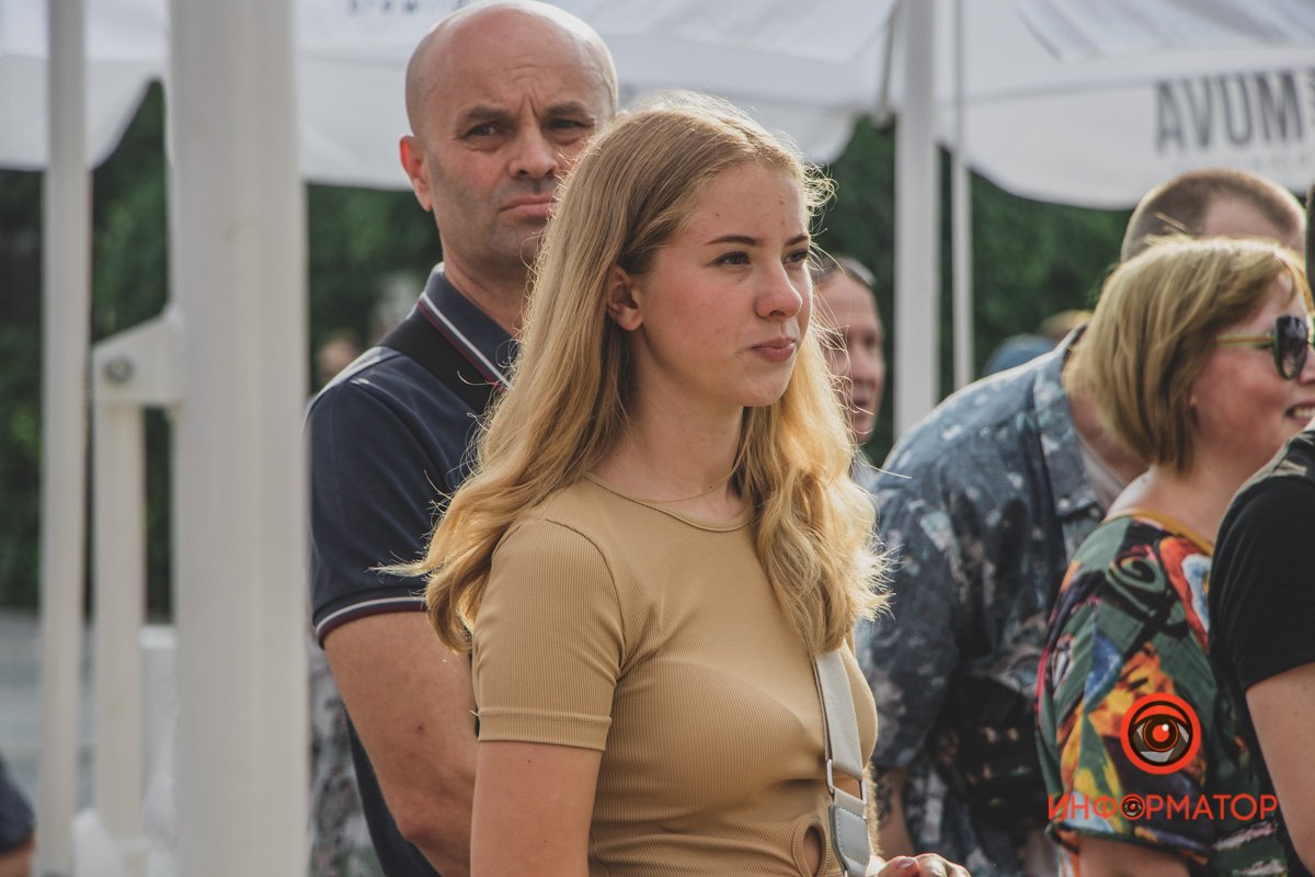 Внемлет исполнителям