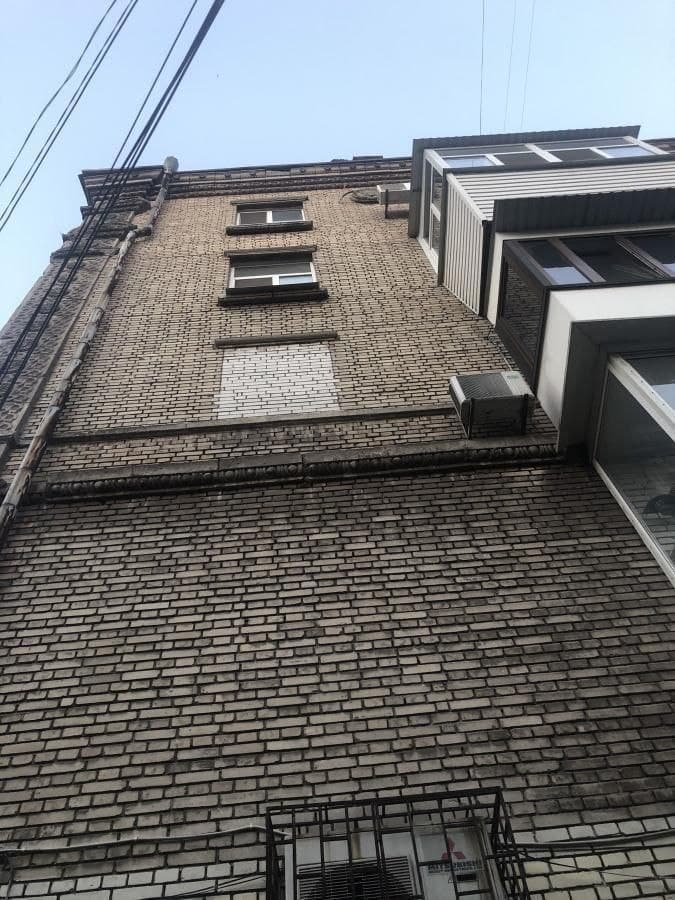 Упала в переулок