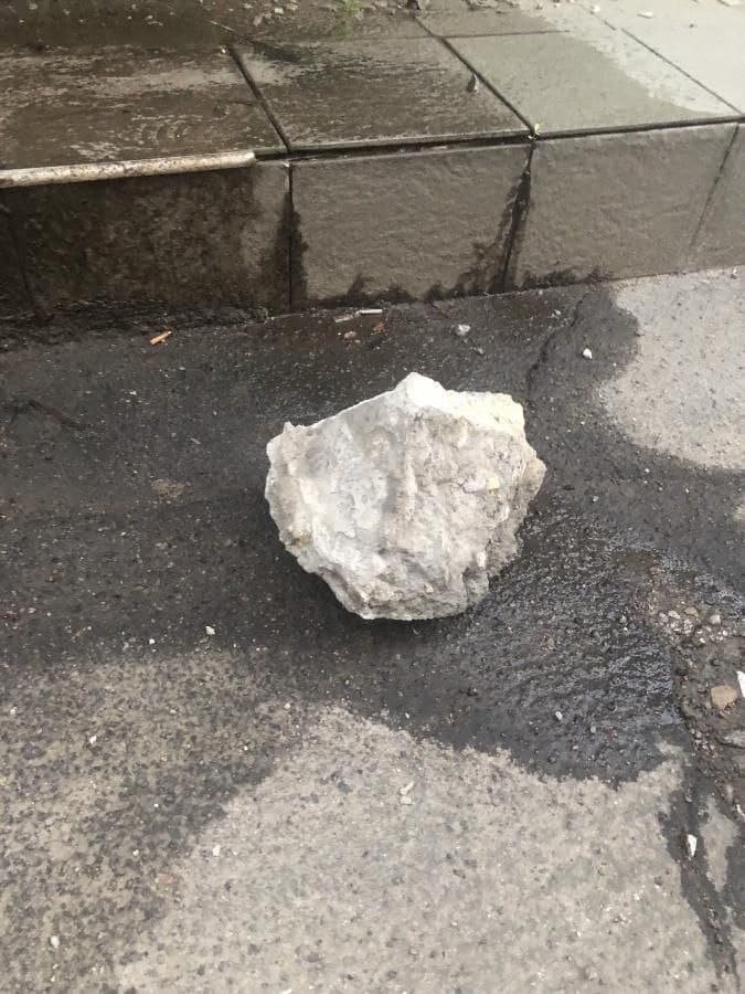 Конструкция раскололась