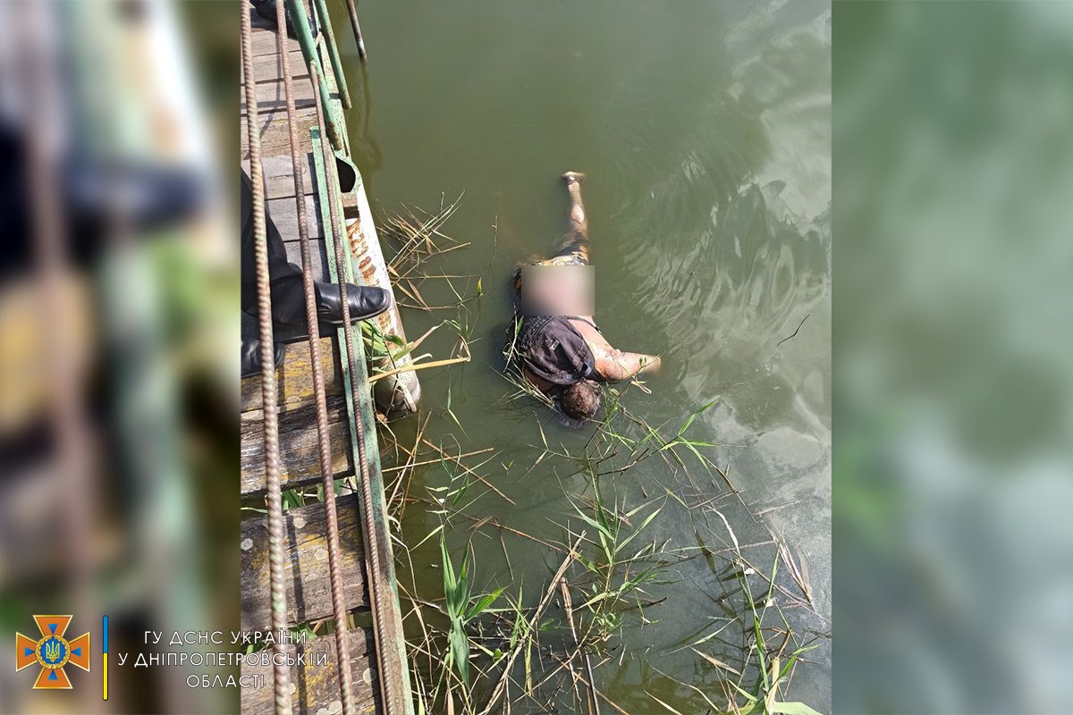 В реке Мокрая Сура неподвижно находится тело мужчины В реке Мокрая Сура неподвижно находится тело мужчины