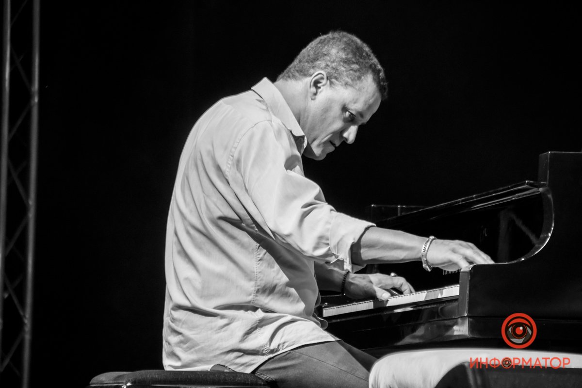 Джеки со своим трио представил авторскую программу «53»